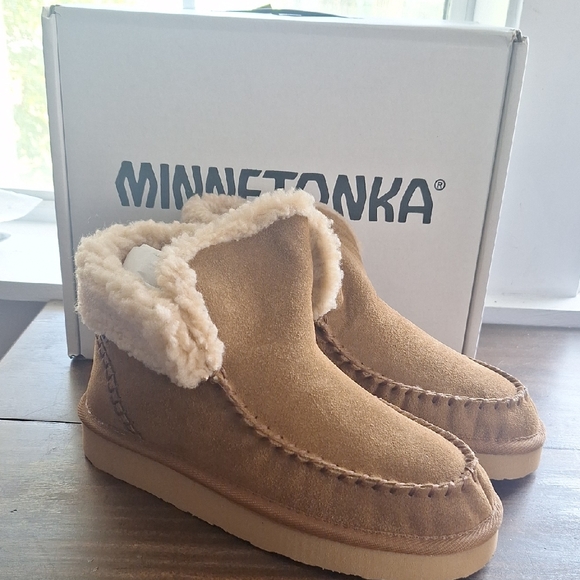 Minnetonka Brown Suede Shearling Booties - Picture 1 of 7